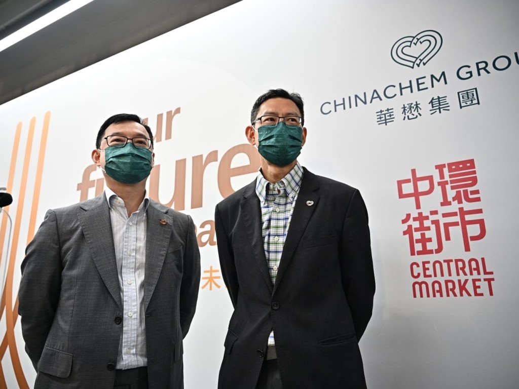 營運總裁王弘瀚（右）、集團人力資源總監孔于人（左）。