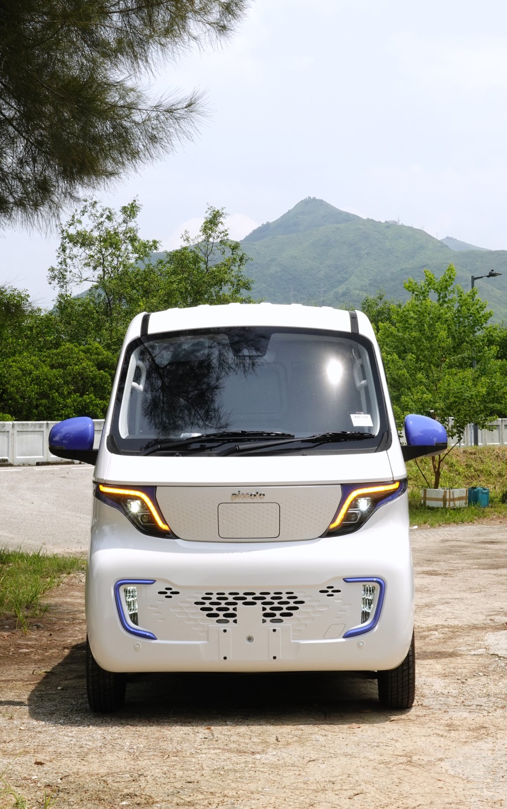 Piccolo G050純電動迷你貨Van，採用前後整合式泵把組合。