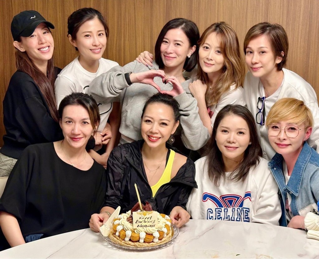 鍾麗淇與「七魔女」成員好好朋友，並一同慶祝47歲生日。
