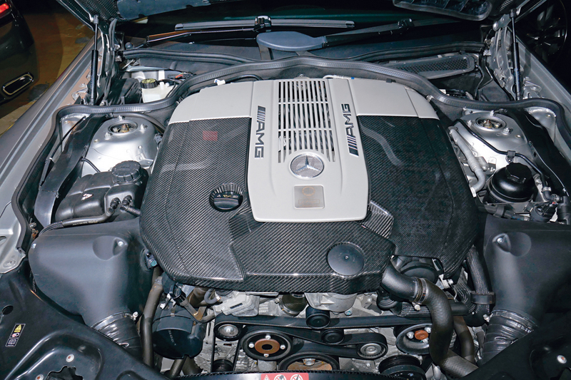 6.0公升V12 twin turbo引擎,峰值扭力的102.0kgm早于2,200转释出。