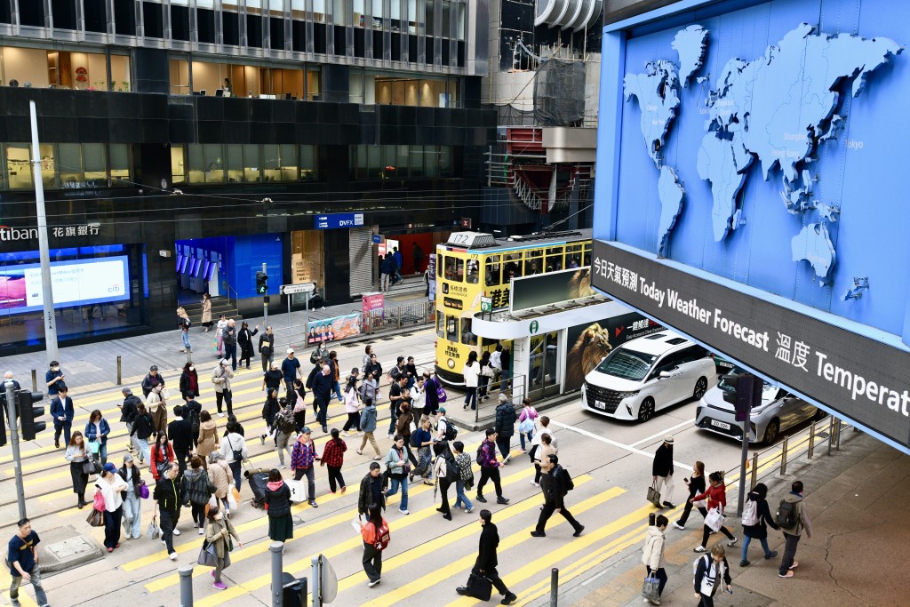 2025年8月至10月總就業人數下跌至3,672,700人。資料圖片