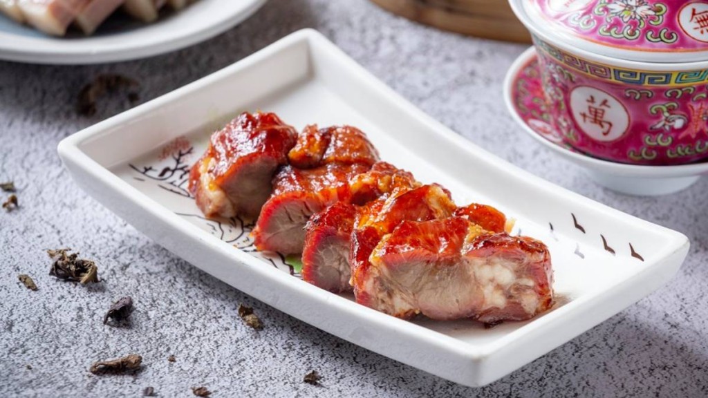 廣州公布最新版的公共場所英文標識規範，叉燒英文官名叫「Char Siu」。