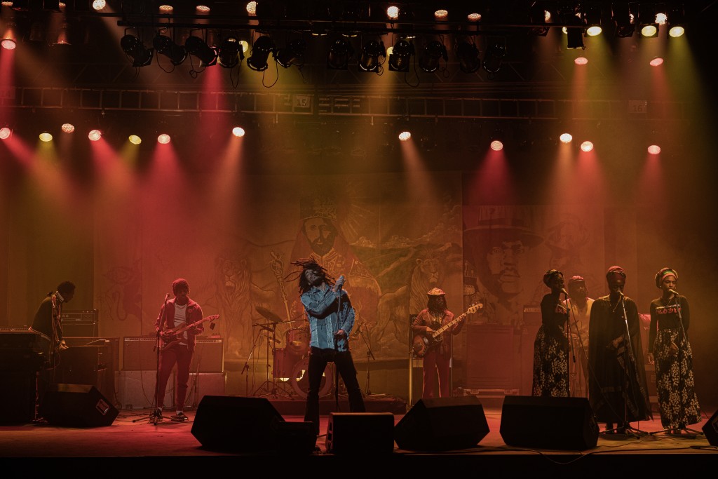 樂隊The Wailers的部份角色，交由擁有音樂根底的真實樂隊後代飾演。