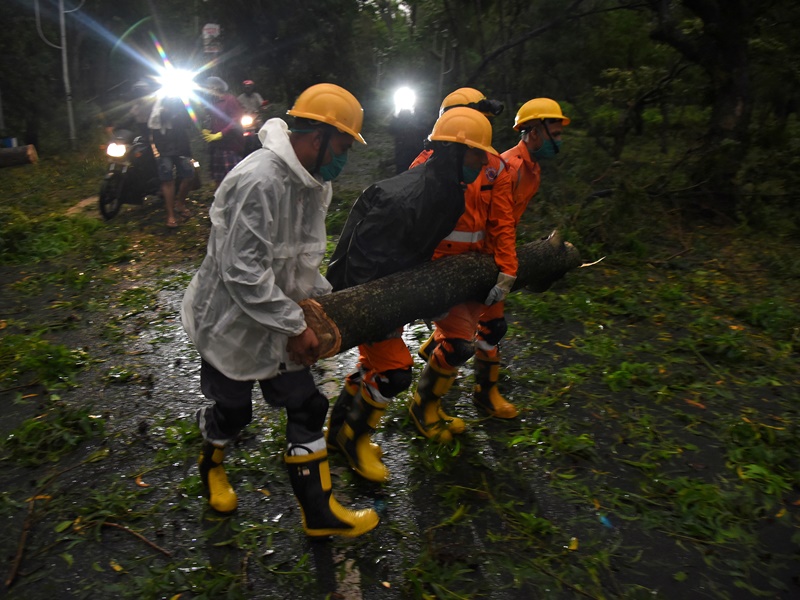 「安攀」重創孟加拉和印度東岸地區。AP