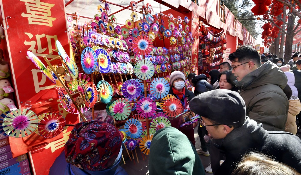 內地數以億計民眾在農曆新年長假出遊，在各地帶來龐大旅遊收益。新華社