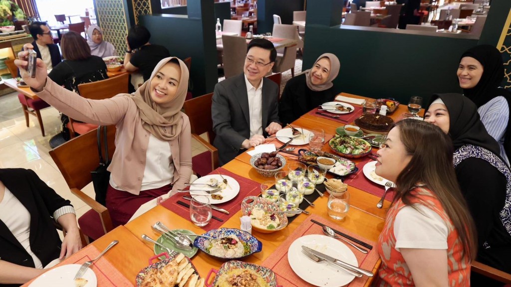 李家超指香港推動清真旅遊努力成果顯著，獲國際充分認可肯定。李家超fb