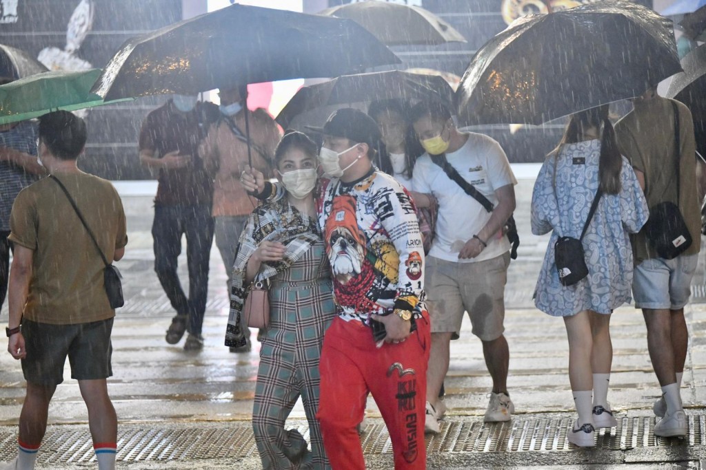 「暹芭」外圍雨帶未來兩三日繼續為廣東沿岸帶來驟雨及雷暴。資料圖片