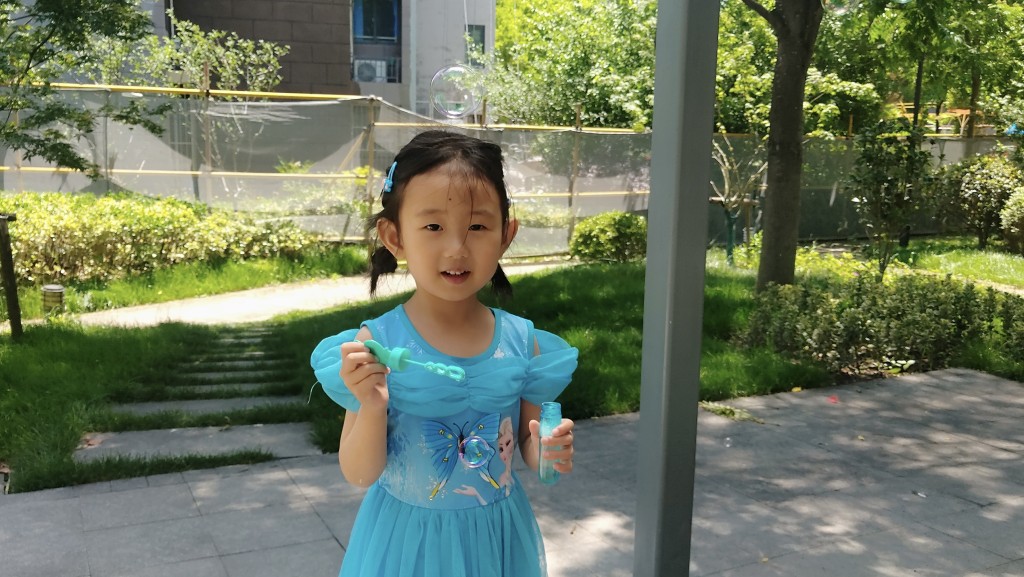 上海4歲半女童黃元芯走失，父親在網上發布照片尋人。