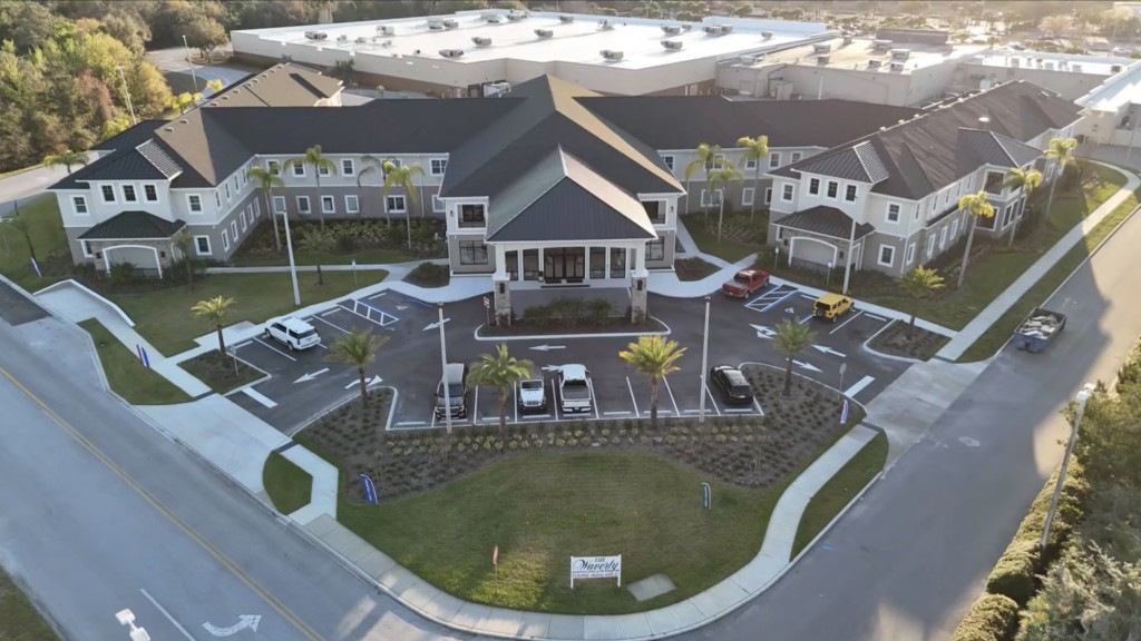 涉事療養院The Waverly Assisted Living and Memory Care。 官方Youtube