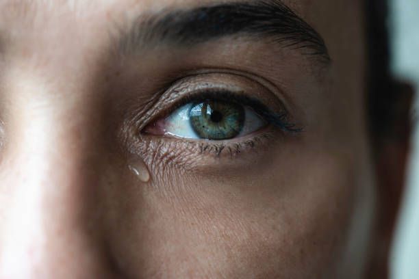 嗅聞女性的眼淚會降低男性的睪固酮水平，從而使性興奮水平稍微降低。 iStock