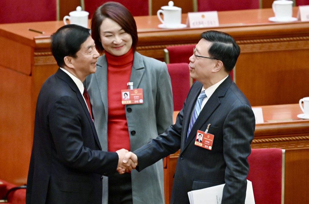 開幕禮結束後，李家超、李慧琼、駱惠寧進行交流。