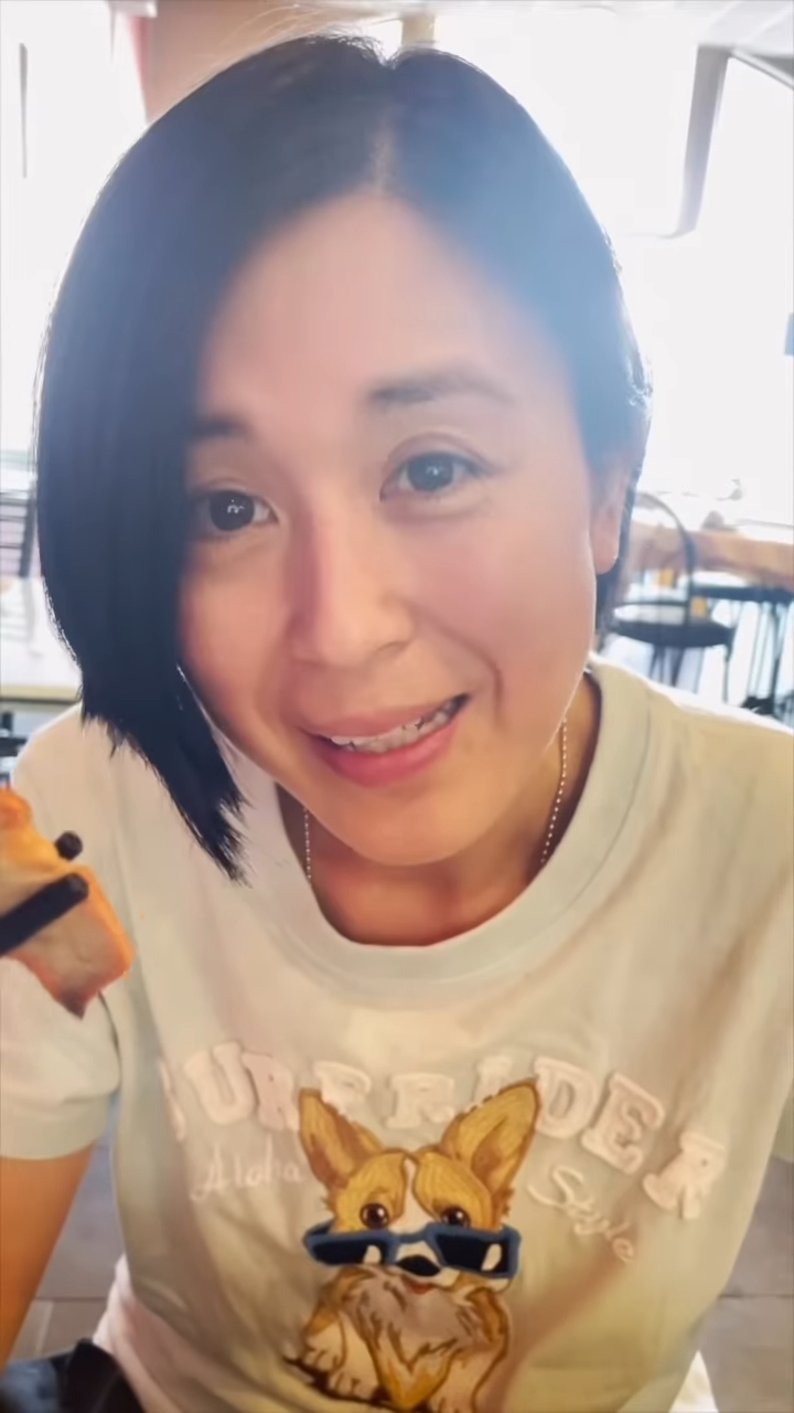 唐寧分享影片，在紐西蘭一間食店歎雲吞麵，未知是否想解思鄉愁。