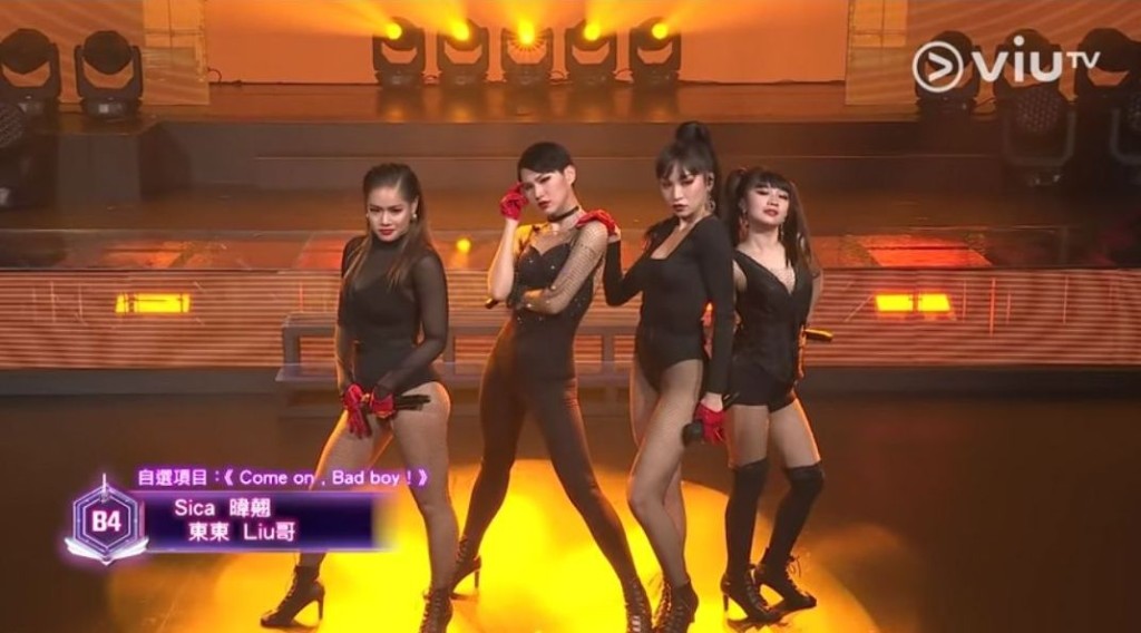 暐翹(左2)喺《造星IV》跟B4組員Sica、東東及Liu哥性感地跳唱。