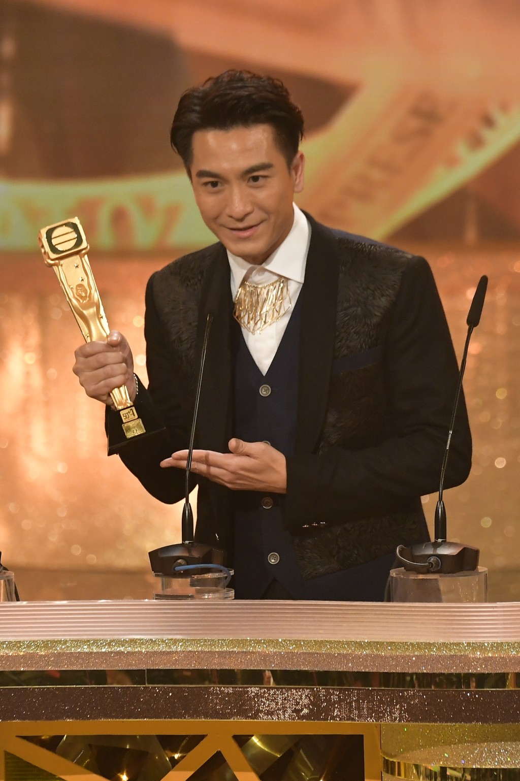 马国明在《万千星辉颁奖典礼2018》以《宫心计2深宫计》再获「最受欢迎电视男角色」，亦是他第三度获得此奖项。