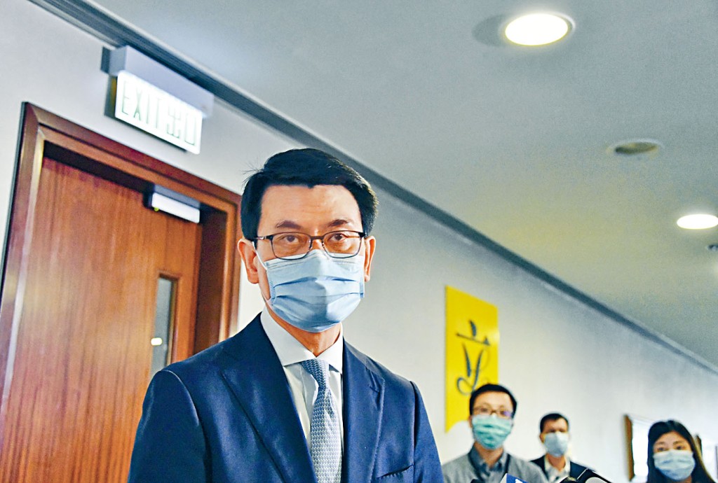 邱腾华指政府有机制处理公务员升迁和雇用等问题。