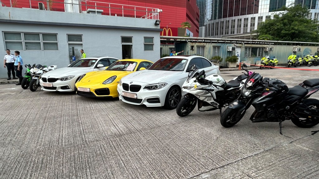 警方展開「聯隼」行動,重點打擊清水灣一帶非法賽車及危險駕駛。蔡楚輝攝 警方展開「聯隼」行動,重點打擊清水灣一帶非法賽車及危險駕駛。蔡楚輝攝