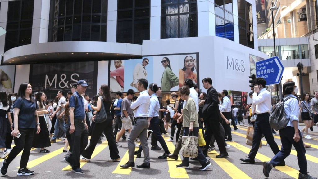 强积金11月料「见红」 人均跌逾4000元 一只股票基金逆市涨近6%