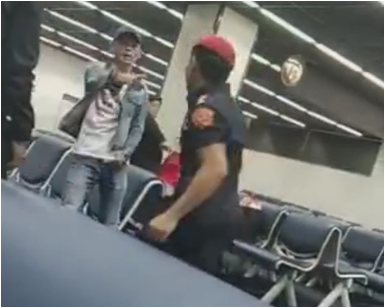 中国男游客日前在曼谷机场被保安殴打。网图