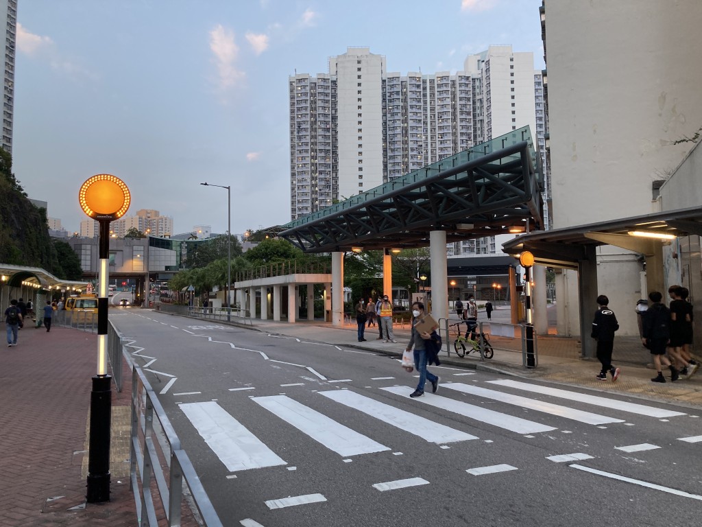 葵青区葵联路斑马线的新黄波灯。政府新闻处图片
