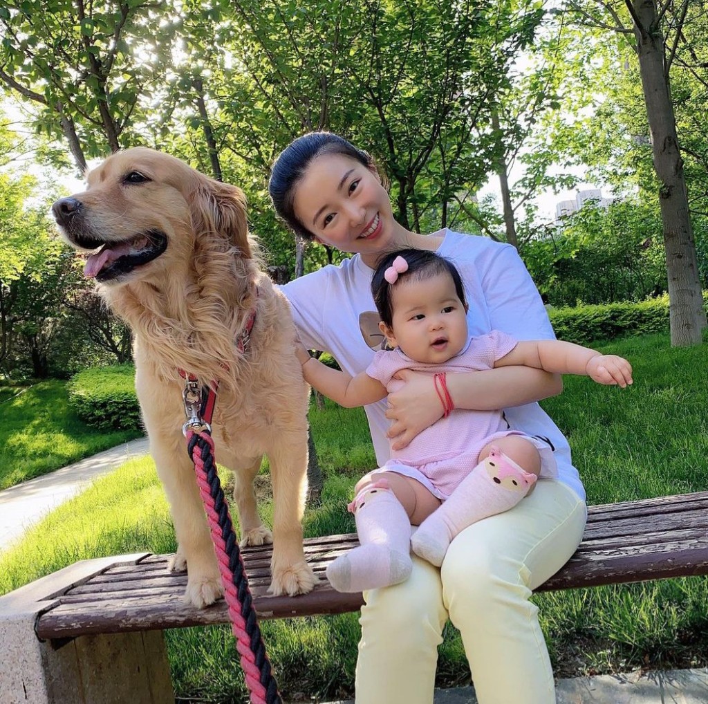 馬賽指囡囡Camellia每天都很懂事幫手鼓勵Jelly吃藥。