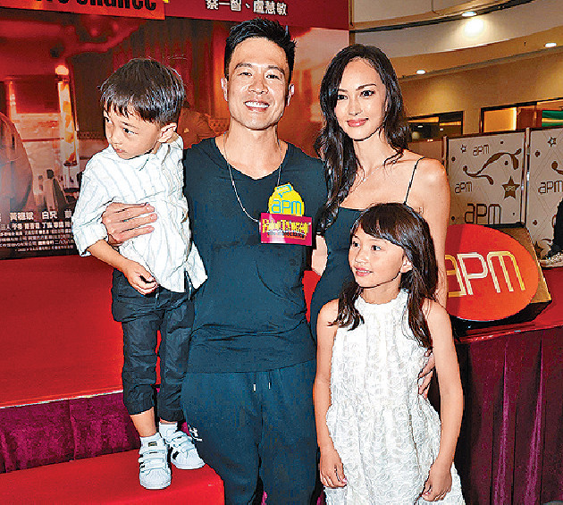 ■Jessica C.帶仔女返港,捧安志杰場。 ■Jessica C.帶仔女返港,捧安志杰場。