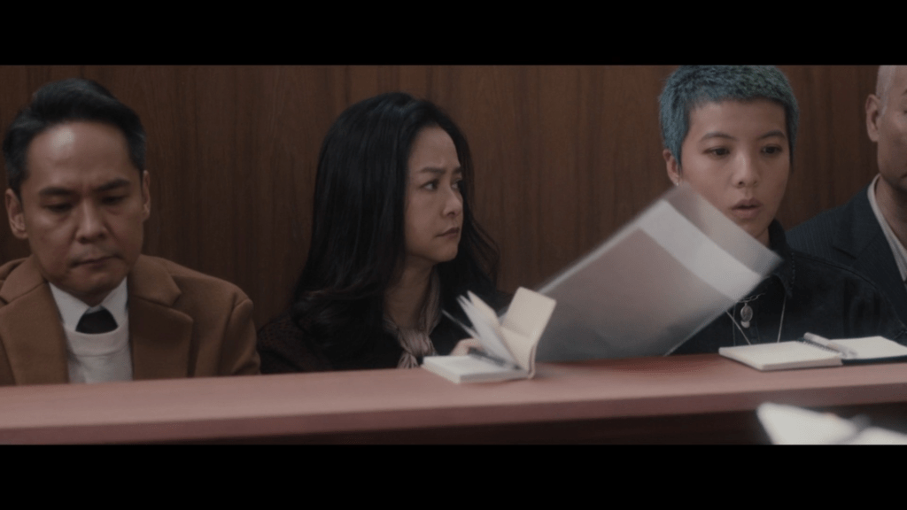 锺雪莹在《正义回廊》饰演其中一位陪审团。
