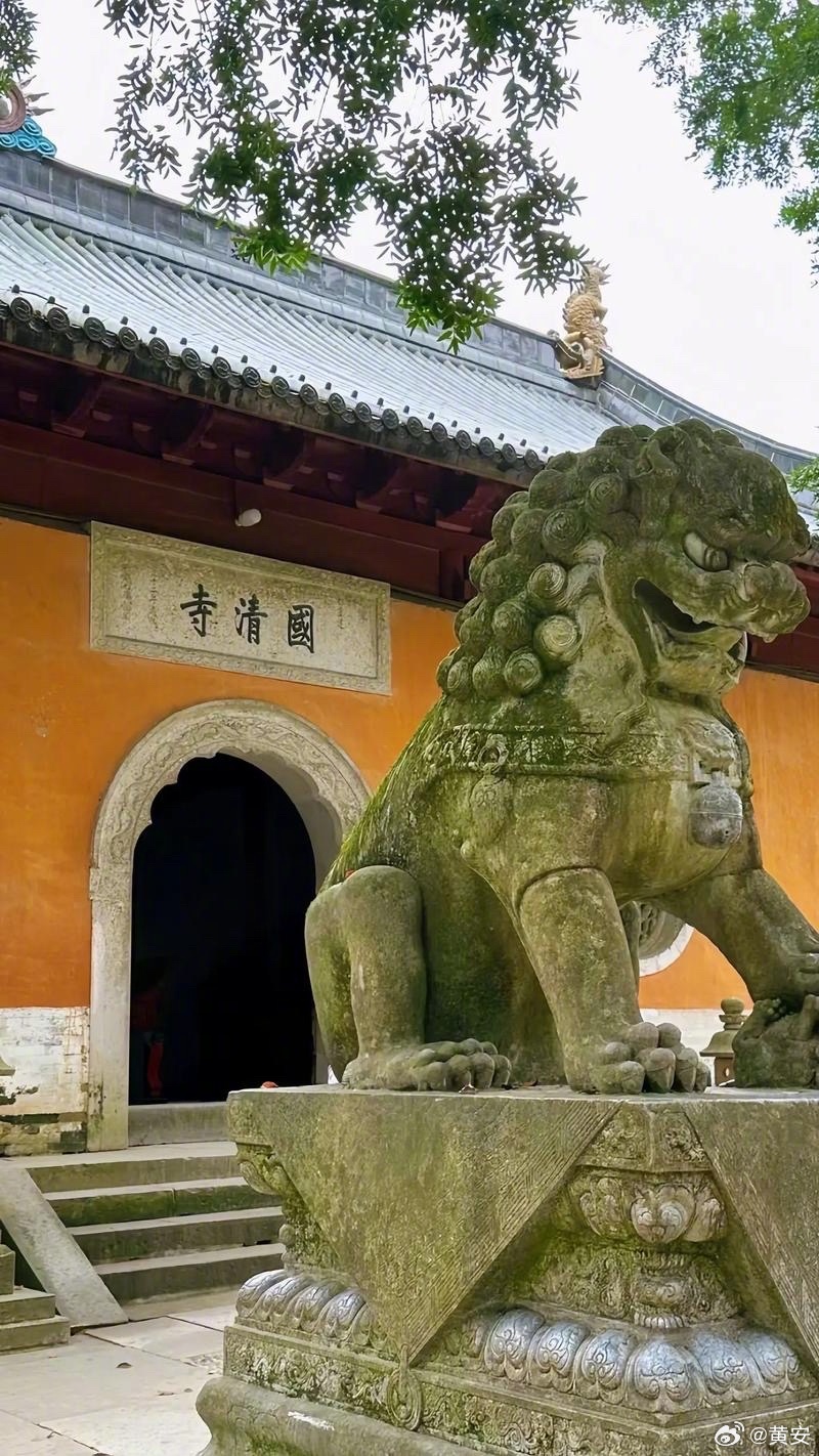 黃安近日宣布出家。 黃安近日宣布出家。
