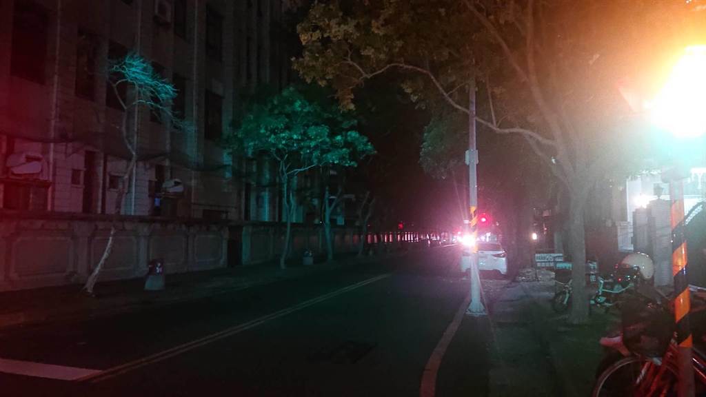 台南市區陷入一片漆黑。網上圖片