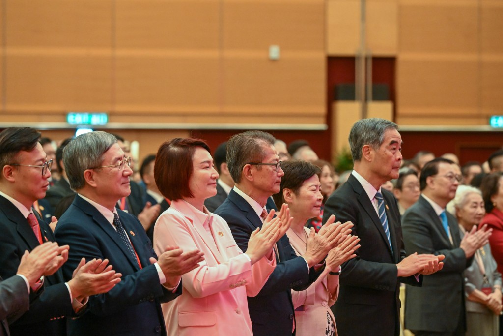 「慶祝中國共產黨105周年大會」上周三在北京隆重舉行，習近平總書記發表了重要講話，陳茂波與一眾官員在香港一同觀看大會。陳茂波網誌