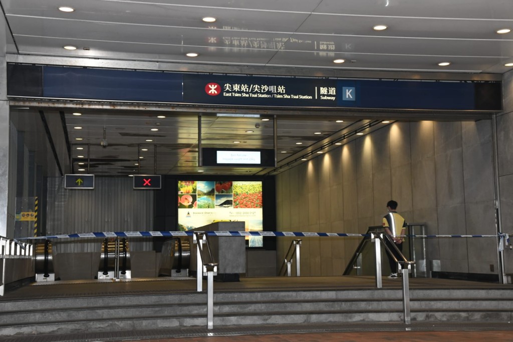 警方封鎖附近。