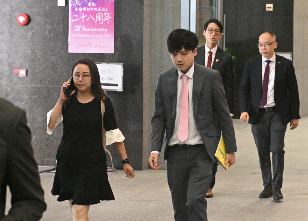 左一:賴嘉汶、左二:何坤洲。蘇正謙攝 左一:賴嘉汶、左二:何坤洲。蘇正謙攝