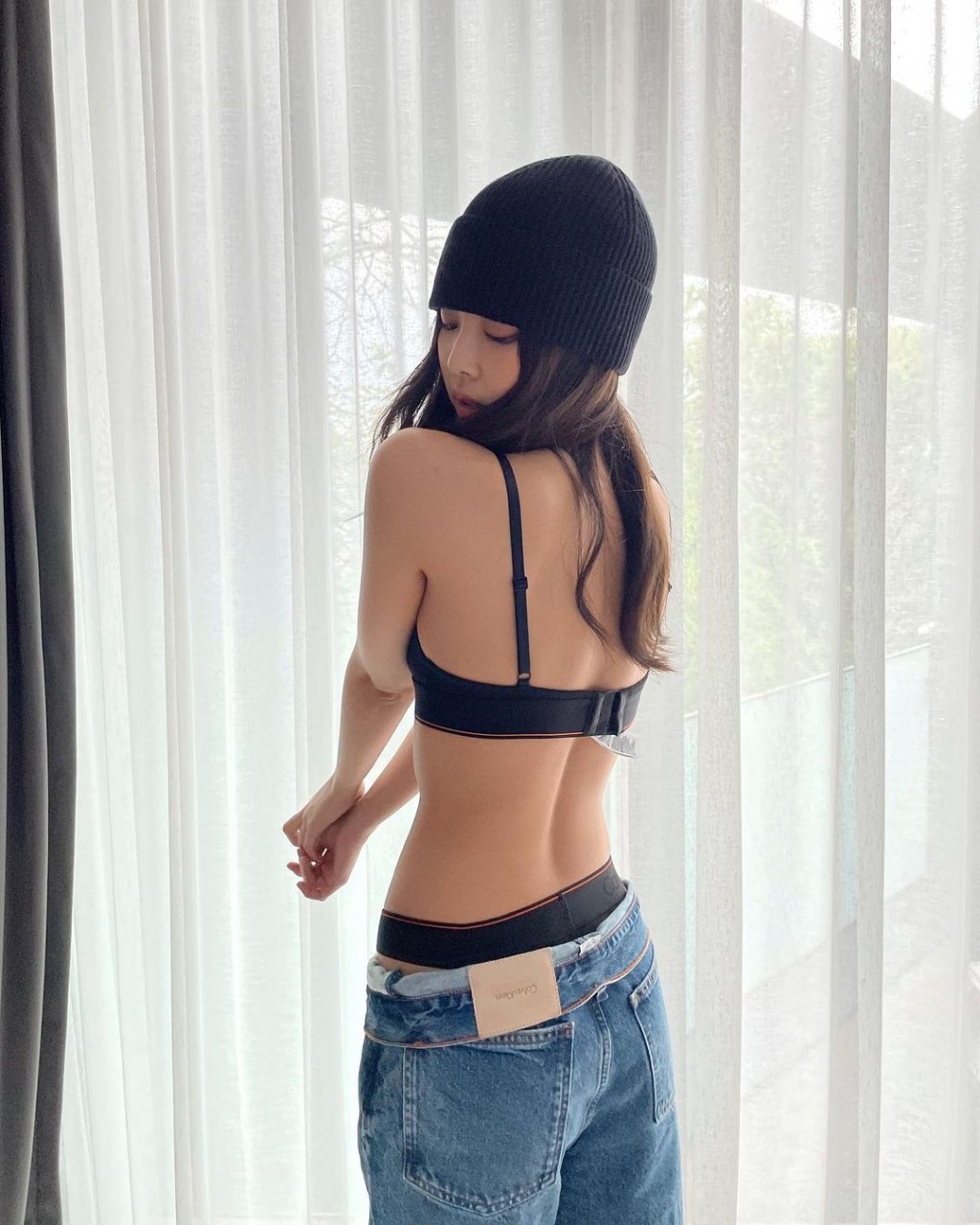 Jennie先前已着住代言內衣褲做「影後」。