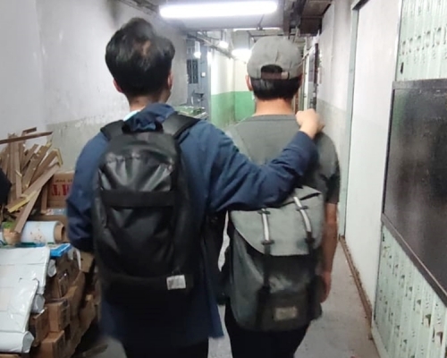 警方拘捕該處所的29歲姓余本地男負責人。警方圖片