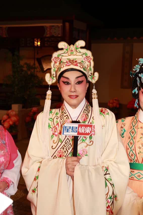 蓋鳴暉演「牡丹亭驚夢之遊園驚夢」籌款。 蓋鳴暉演「牡丹亭驚夢之遊園驚夢」籌款。