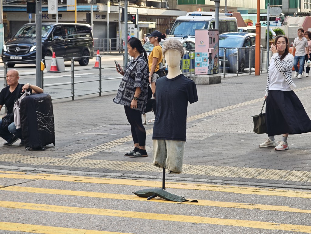 警方安排假人公仔進行案件重組。蔡楚輝攝 警方安排假人公仔進行案件重組。蔡楚輝攝