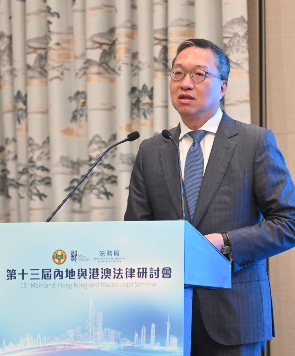 林定國今日(21日)在第十三屆內地與港澳法律研討會開幕式致辭。政府新聞處 林定國今日(21日)在第十三屆內地與港澳法律研討會開幕式致辭。政府新聞處
