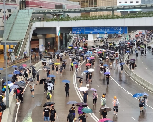 示威者佔據夏愨道