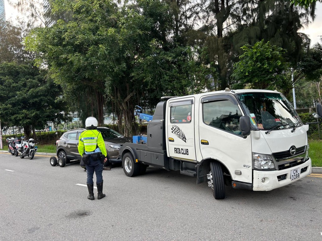 行動期間，警方共發出874張定額罰款通知書，並拖走11輛造成嚴重交通阻塞的車輛。警方圖片