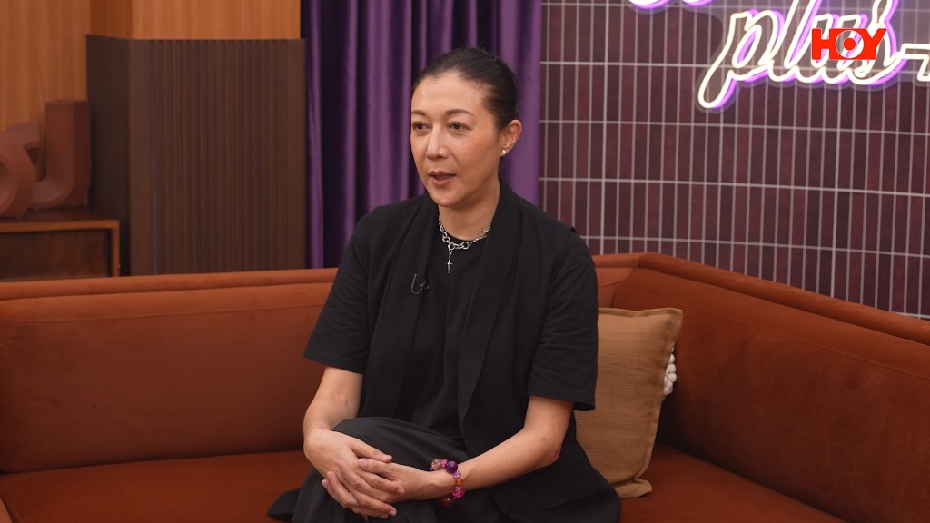 伍詠薇問及卓林爸爸在曾否有過經濟上的支援?吳綺莉表示:「冇喎,從來都冇喎!」 伍詠薇問及卓林爸爸在曾否有過經濟上的支援?吳綺莉表示:「冇喎,從來都冇喎!」