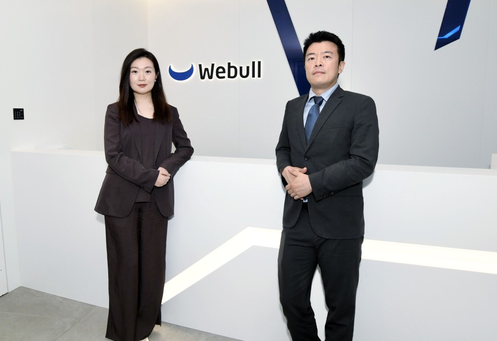王海琛(右)强调,此次证监会新规与整治行动不会对Webull HK业务造成任何影响。 王海琛(右)强调,此次证监会新规与整治行动不会对Webull HK业务造成任何影响。