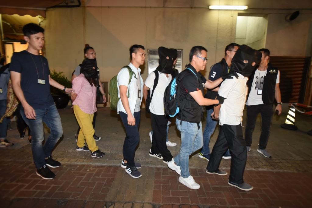 警方拘捕6名男女