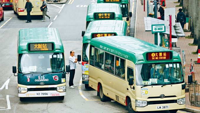 業界擔心收緊體檢要求後,更多小巴司機離職。(資料圖片)