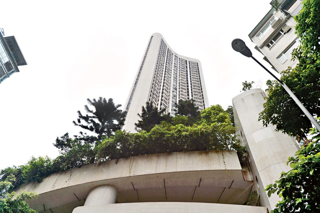 寶樺臺一個中層單位，最新以4200萬連一個車位售出，較銀行估價高出約3%。