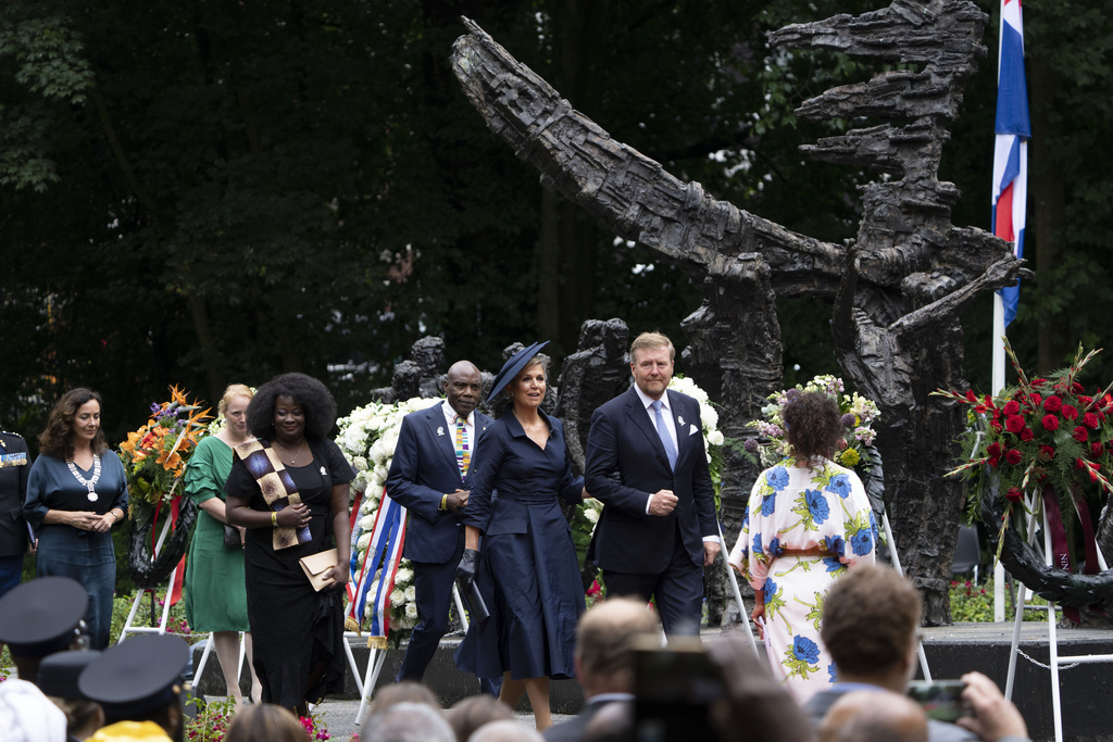 荷蘭國王出席活動為過去奴隸制度道歉。美聯社