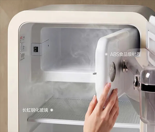 LABUBU雪柜内部设计。