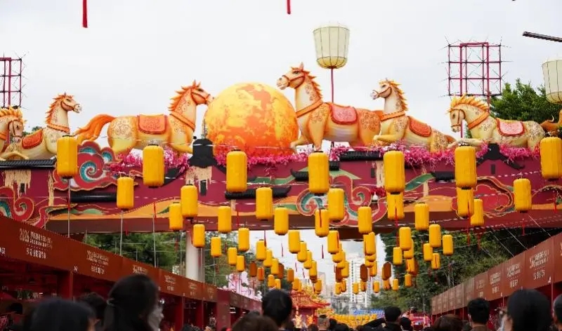 深圳愛國路迎春花市開幕。微信@深圳大件事