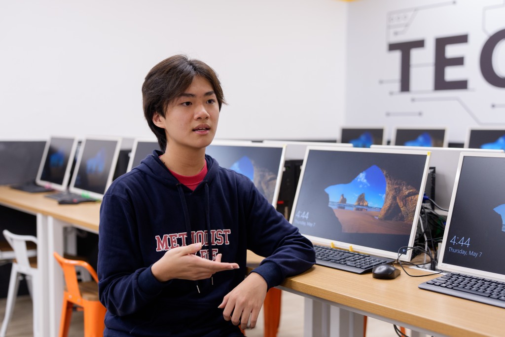 林耀烽同學形容人工智能如「全天候導師」，有助保持分析思維並提升學習興趣。