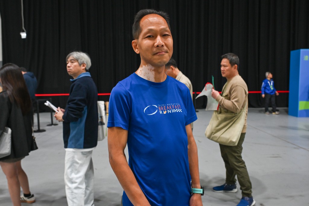 跑手阿聪今年已是第21年参加渣马。摄影：魏国谦