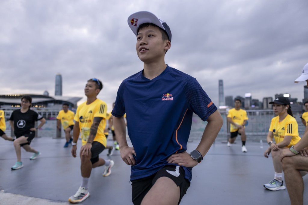 香港篮球代表李祉均参加在湾仔海滨举行的Wings for Life World Run香港App Run。