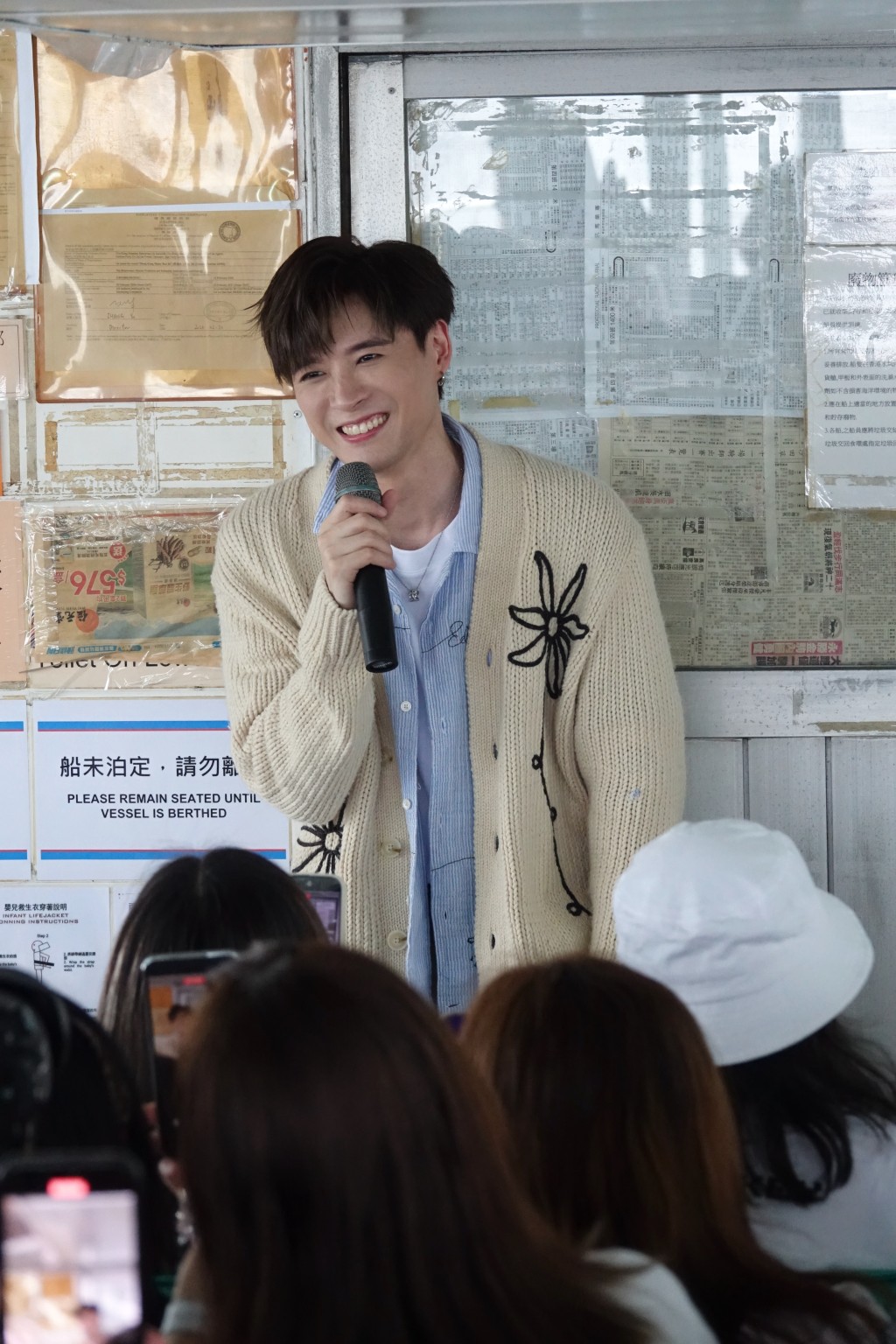 Frankie更將MV的靈魂道具帶到現場。
